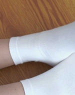【免费视频】修长美腿女孩肉丝腿上套着丝袜